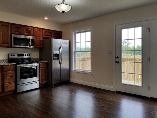 Building Photo - GREAT 3 BED 2 BATH CONDO!!!