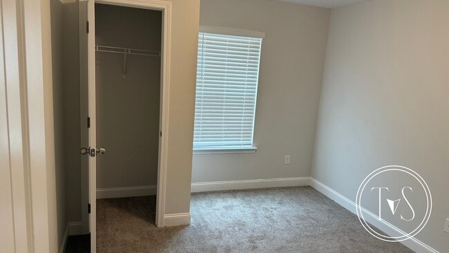 Building Photo - 264 Marron Wy