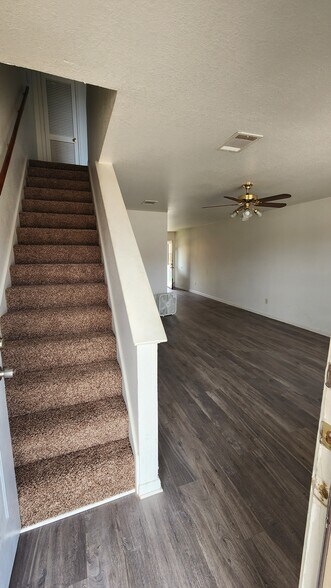 Building Photo - 2810 Cantabrian Dr