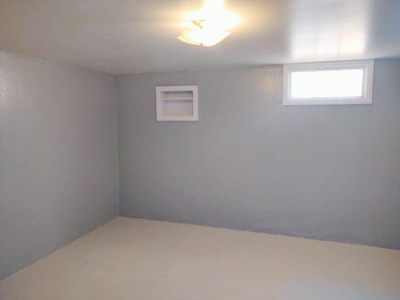 Building Photo - 159 E 100 S