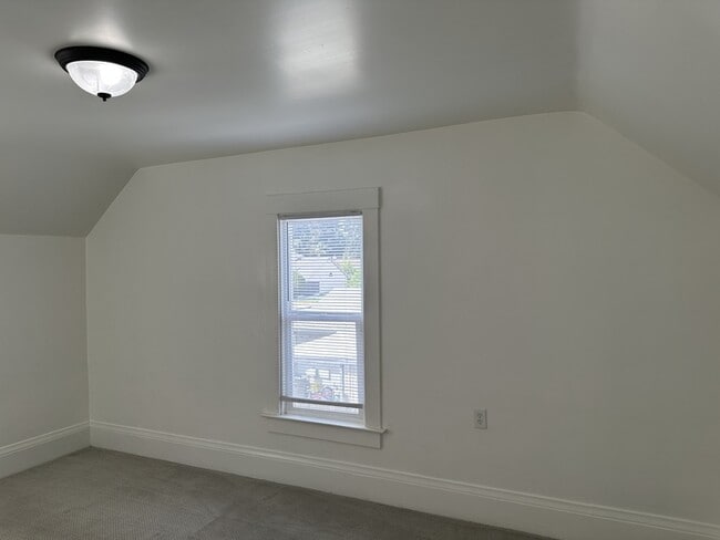 Building Photo - Ceres 3 bed 2 bath 2 story home