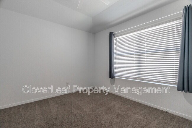 Building Photo - 422 Angel Trumpet Ct