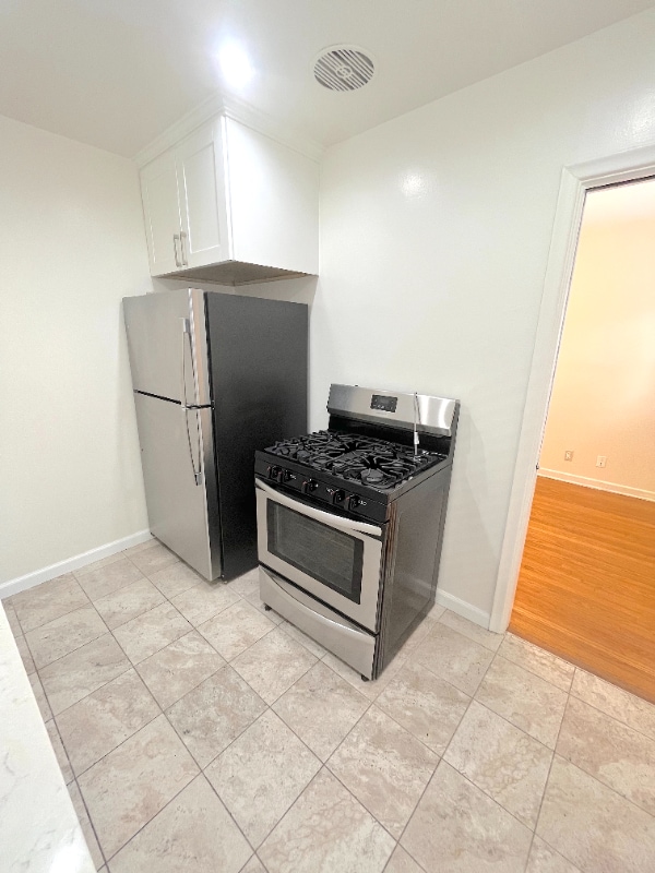 Building Photo - 1417 N Harper Ave