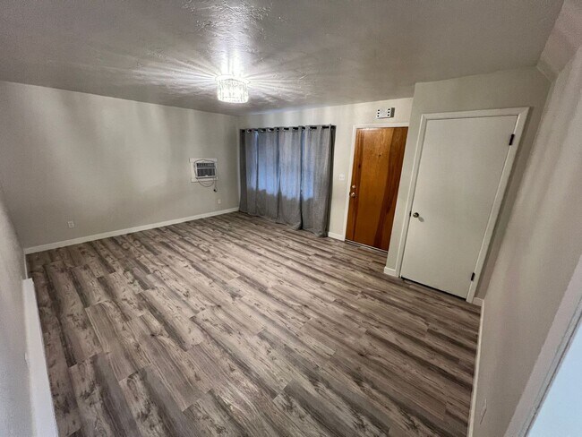 Building Photo - Johnson Duplex Apartments