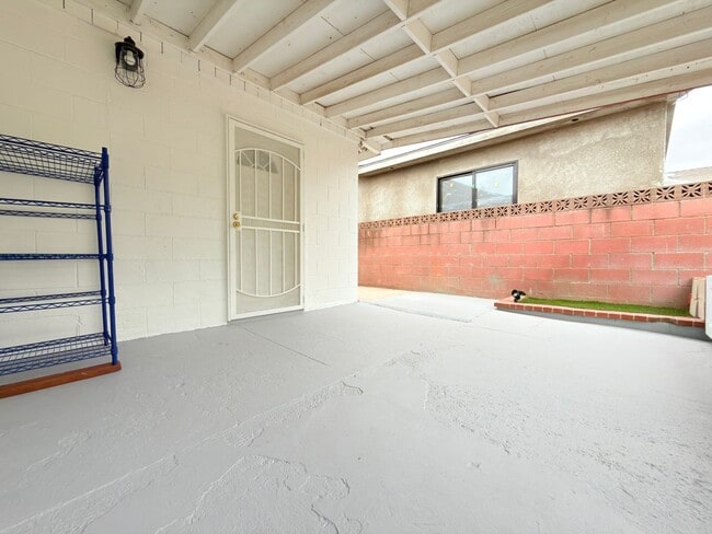 Building Photo - 6713 Goodland Ave