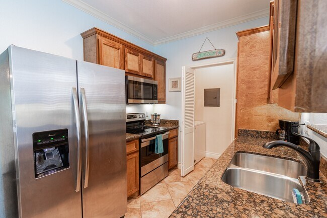 Building Photo - 7000 Seawall Blvd