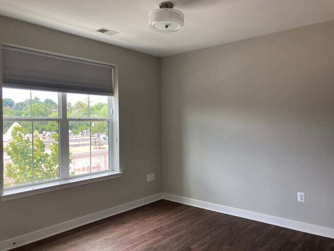 Primary Bedroom - 989 S Buchanan St