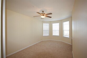 Building Photo - 7575 Kirby Dr