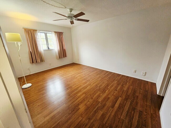 Building Photo - 501 Blue Heron Dr