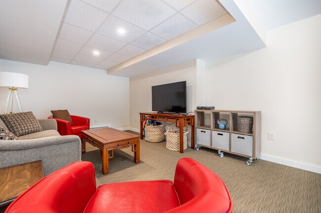 Building Photo - 43 Butternut Rd