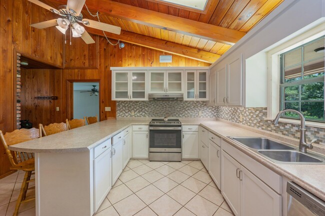 Building Photo - 803 Ingle Rd