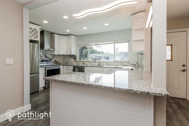 Building Photo - 2112 Timber Ln