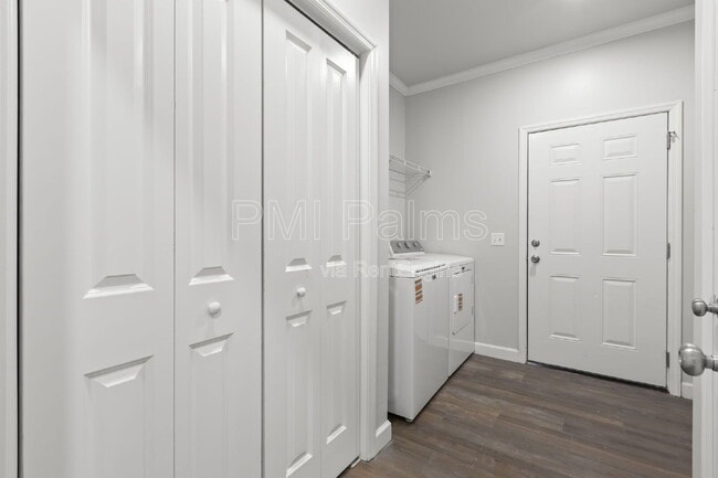 Building Photo - 1521 Preston St S