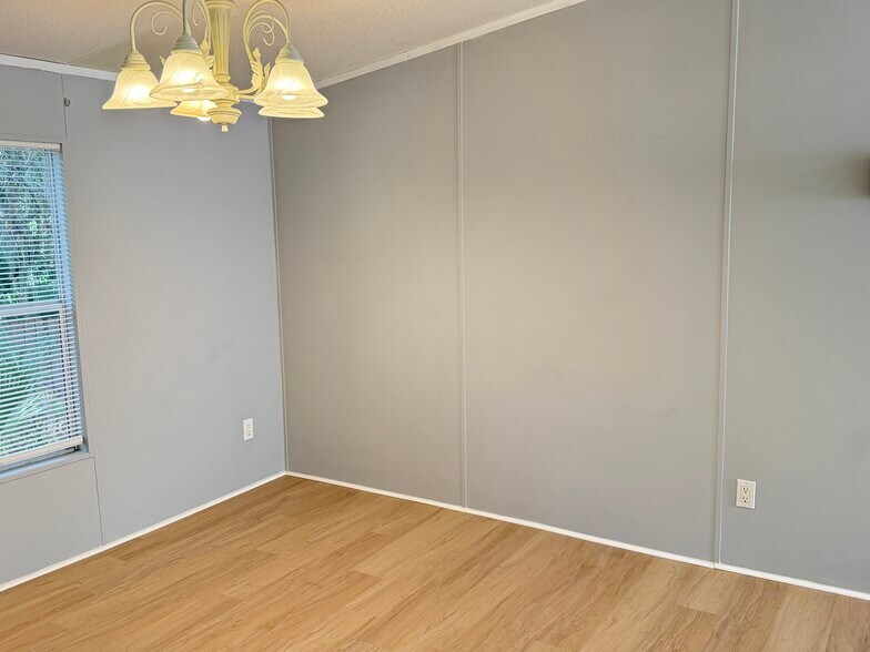 Building Photo - 15527 Lake Little Rd