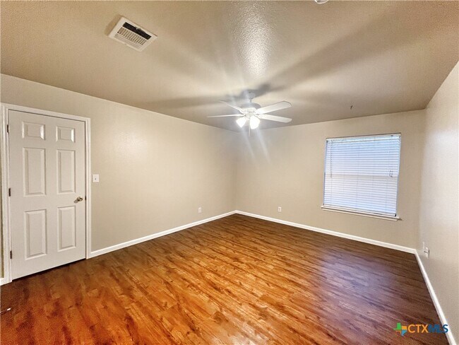 Building Photo - 364 Starling Creek