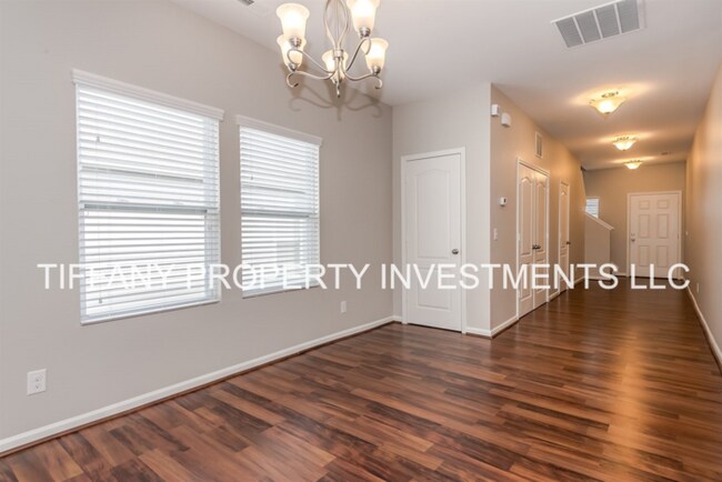 Building Photo - 8219 Romana Red Ln