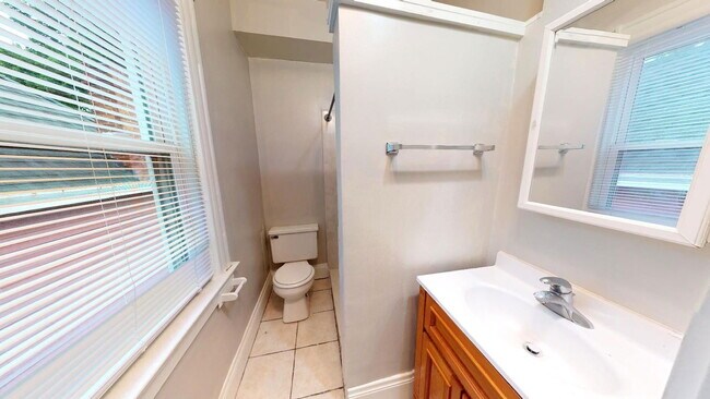 Building Photo - 2319 Sauer Ave