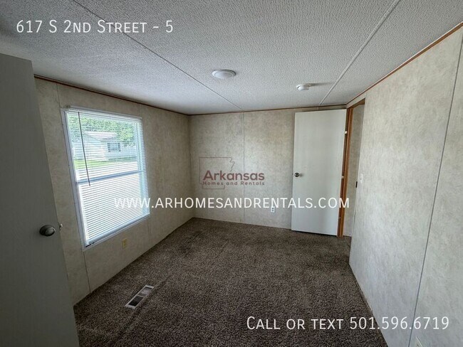 Building Photo - 617 S 2nd St