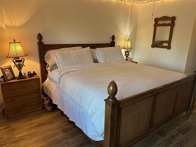 Building Photo - 2700 Cove Cay Dr