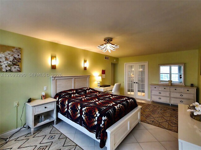 Building Photo - 2751 S Ocean Dr