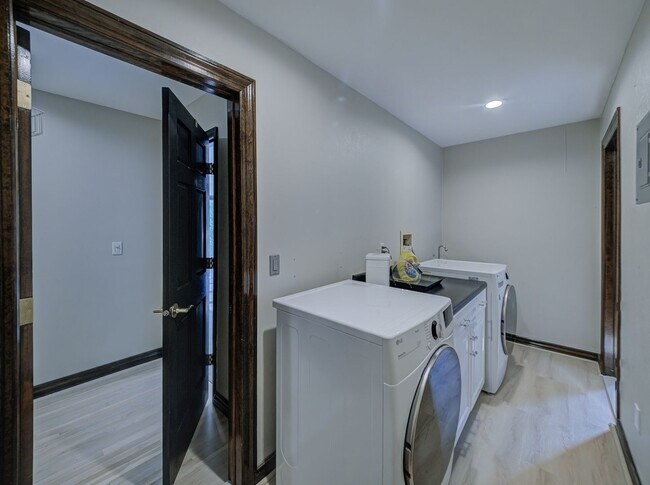 Building Photo - 17 Bauers Ln