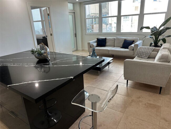 Building Photo - 6039 Collins Ave