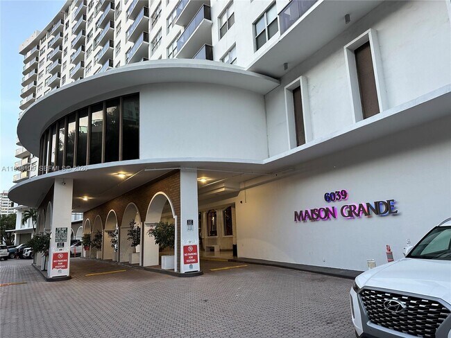 Building Photo - 6039 Collins Ave