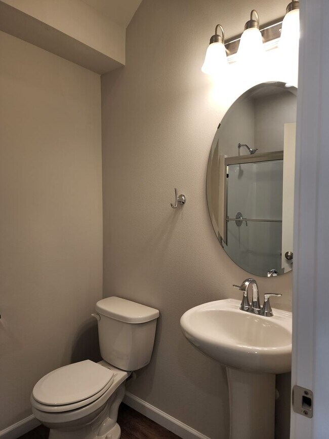 Building Photo - 15717 View Dr Ct SE