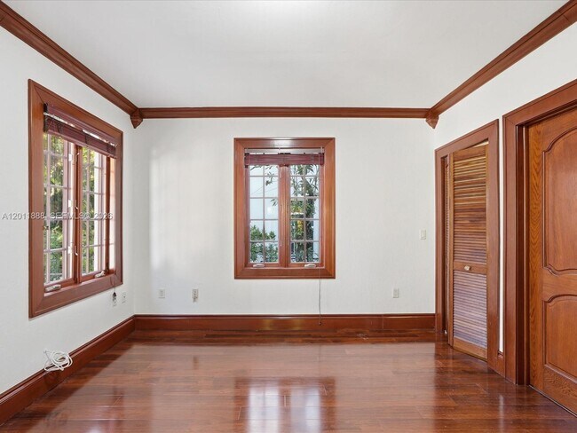 Building Photo - 1137 Asturia Ave