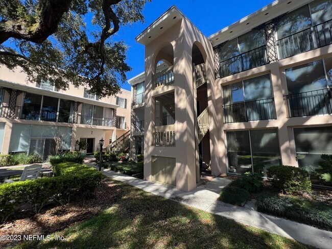 Building Photo - 2909 St Johns Ave