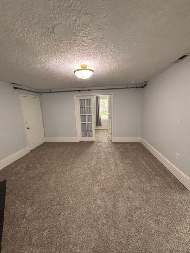 Building Photo - 2 Bedroom 1 Bath Apt in Newberg