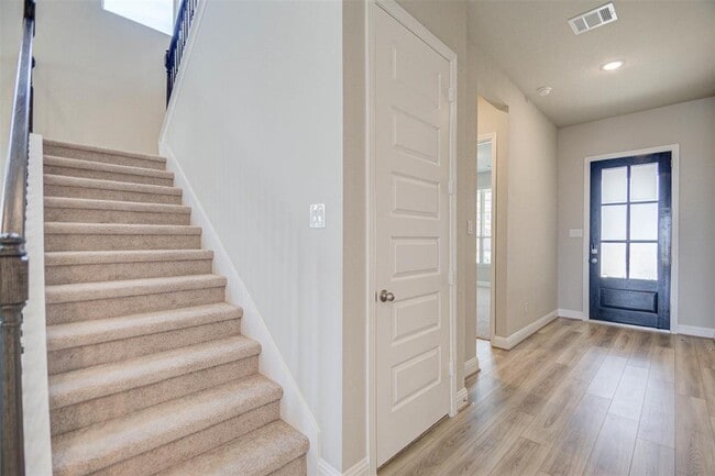 Building Photo - 6015 Marsh Lk Ct
