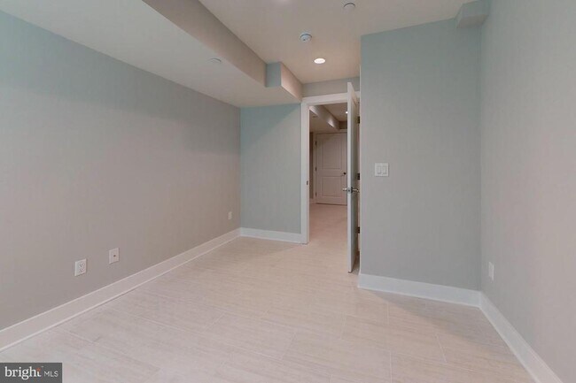 Building Photo - 511 N Paxon St