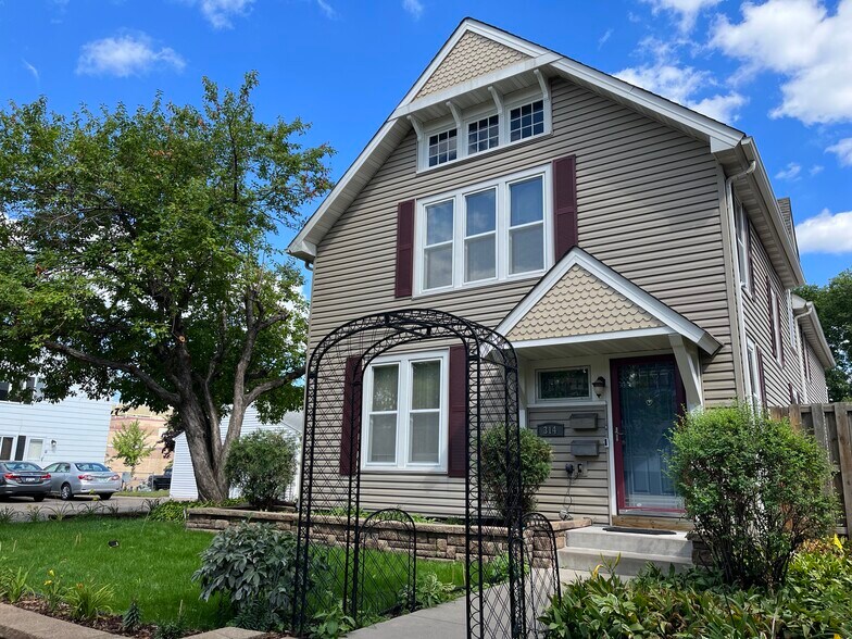 Primary Photo - 314 3rd Ave SE