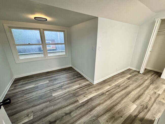 Building Photo - 1126 N Morrison St