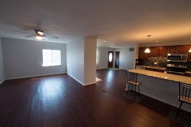 Building Photo - 3014 Hayman Terrace