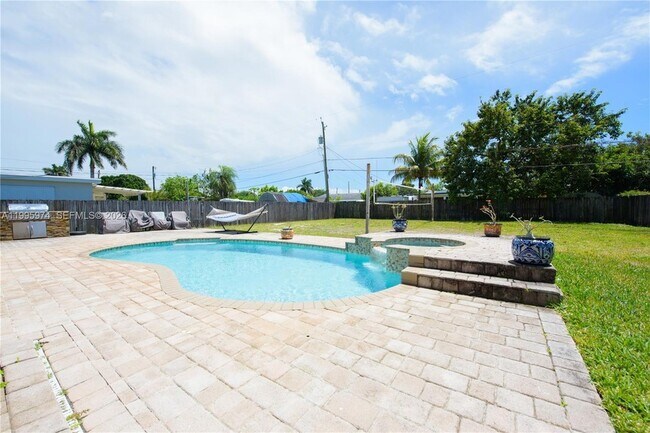 Building Photo - 670 NW 16th St