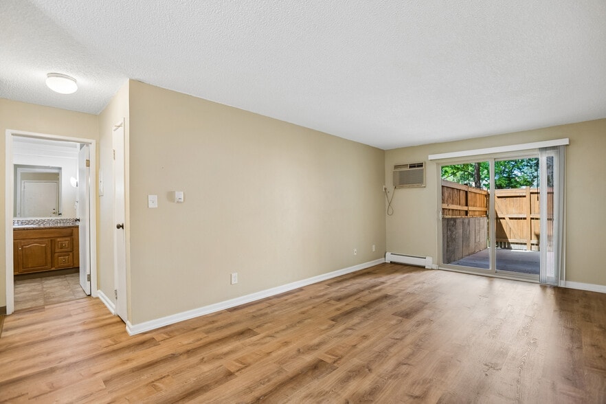 Building Photo - 2855 S Monaco Pky