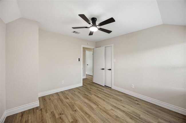 Building Photo - 5702 Old Lodge Dr