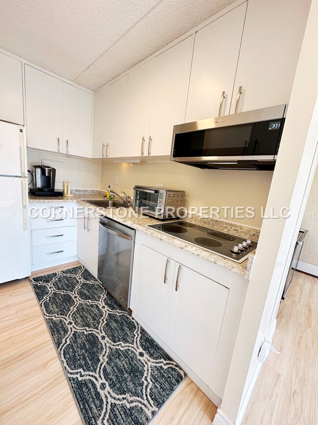Building Photo - 710 Lunalilo St
