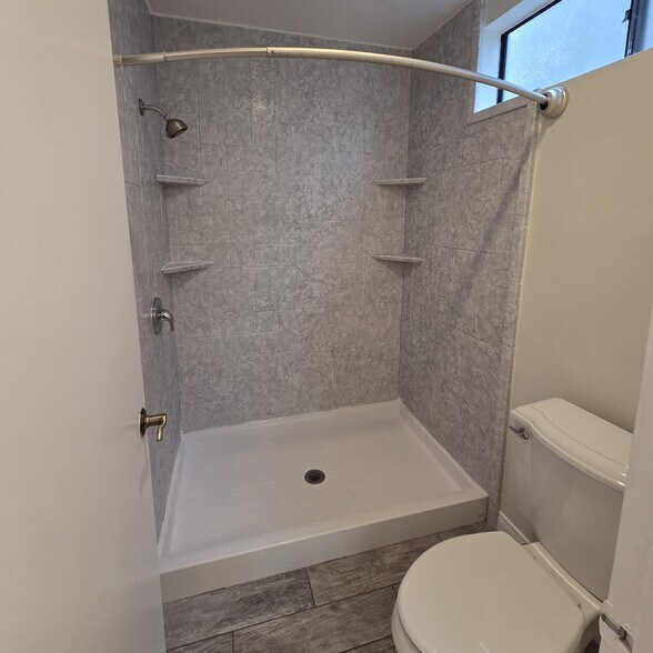 Building Photo - 24776 Glenwood Dr