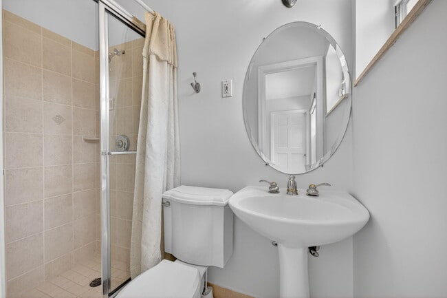 Building Photo - 2808 NE 22nd St