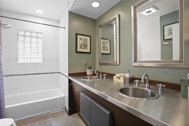 Building Photo - 64 W Belle Isle Rd NE