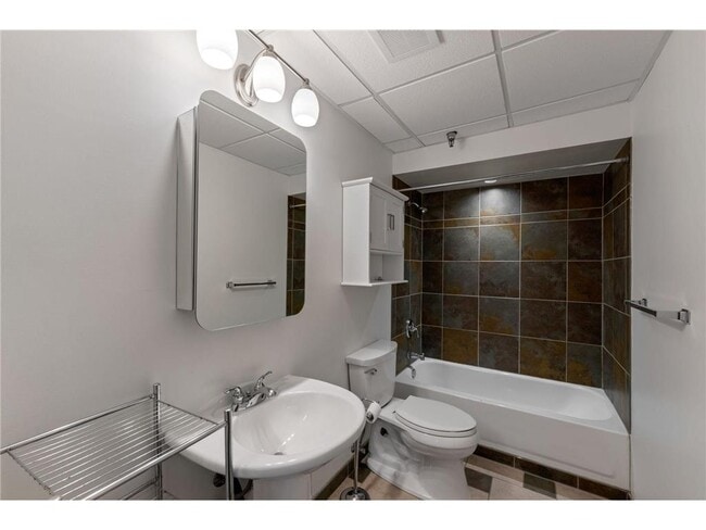 Building Photo - 400 N 1st St