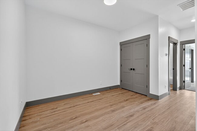 Building Photo - BRAND NEW TOWNHOME IN AMMON IDAHO 3 BED2.5 BATH WITH 2 STALL GARAGE