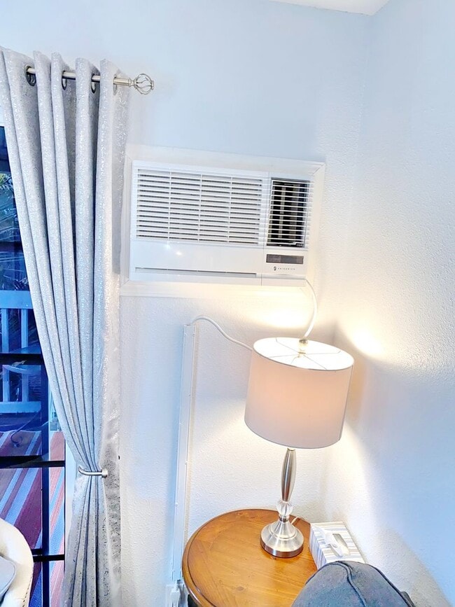 Building Photo - Beautiful and Bright, Nicely Furnished top floor Keonekai Villages condo-- recently remodeled and...