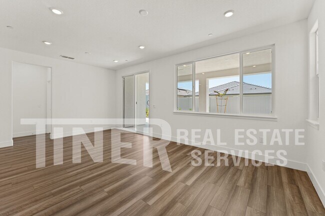 Building Photo - 3062 Pansona St