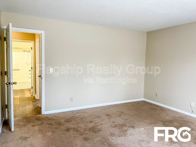 Building Photo - 4229- W Horne Ave