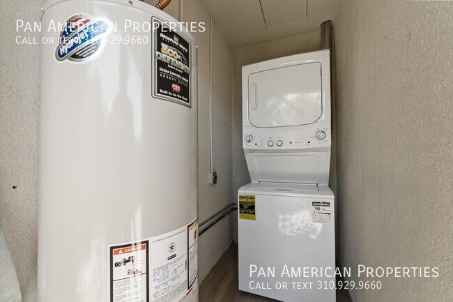 Building Photo - 450 Vista Dr