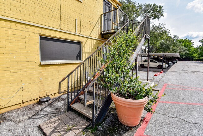 Building Photo - 5202 Arboles Dr